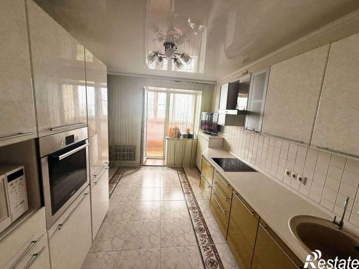3-комн квартира Королева улица, 6