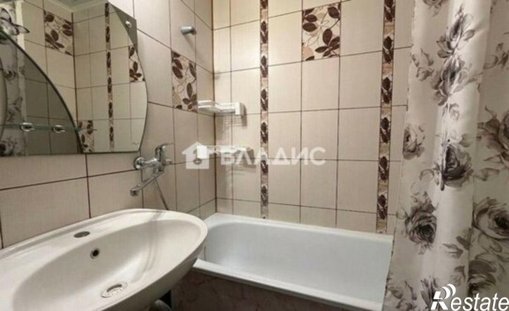 2-комн квартира ул 5 Августа, 42,  д. 42