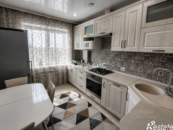 3-комн квартира пр-кт Славы, 90,  д. 90
