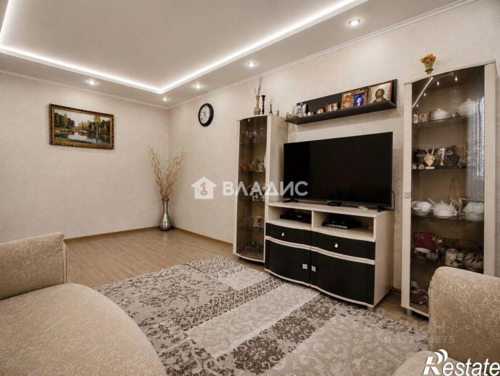 3-комн квартира пр-кт Славы, 90,  д. 90