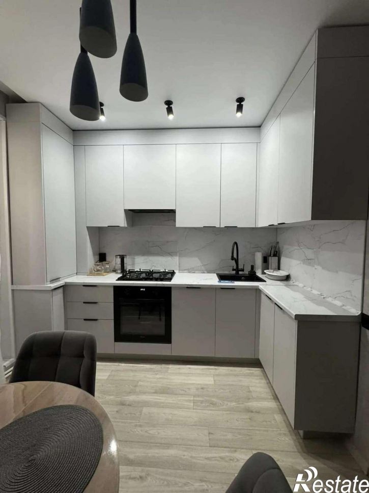 3-комн квартира Есенина улица, 46