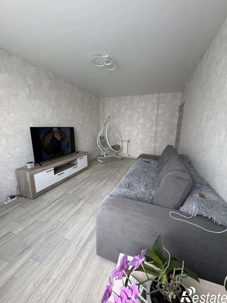 3-комн квартира Есенина улица, 46
