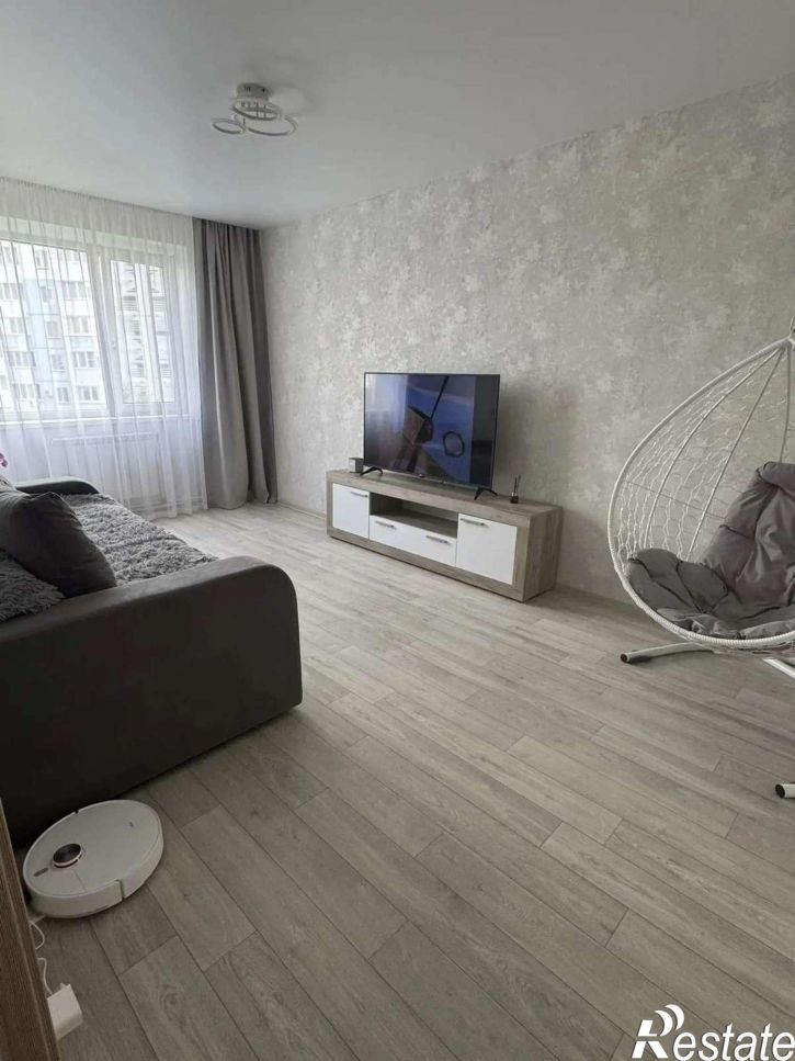 3-комн квартира Есенина улица, 46