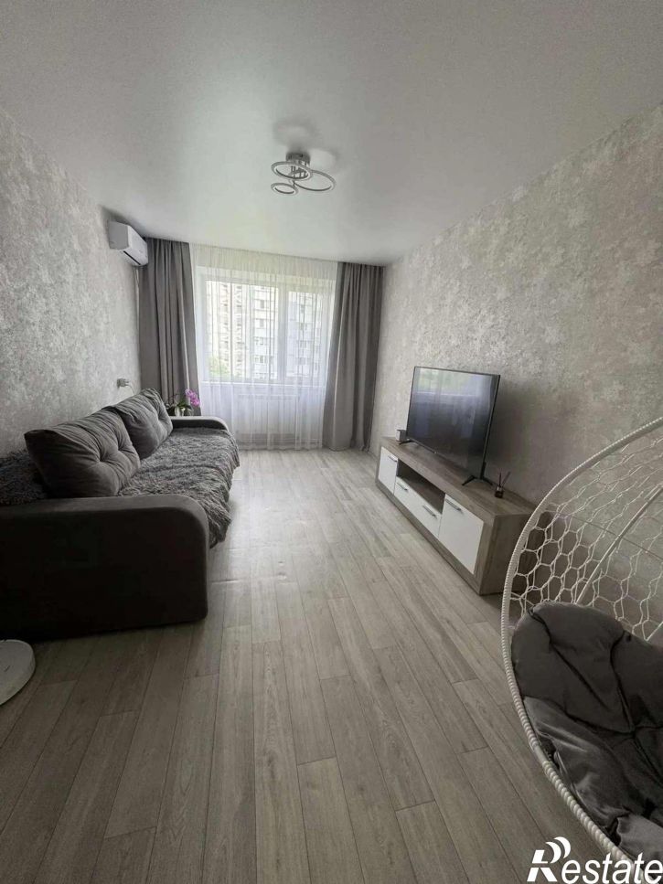3-комн квартира Есенина улица, 46