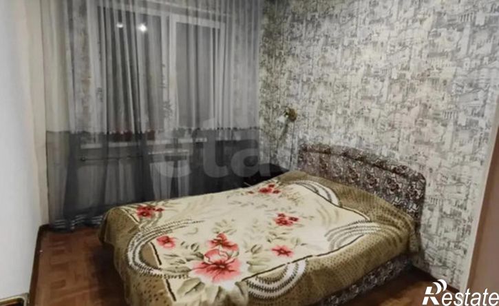 4-комн квартира б-р Юности, 8,  д. 8