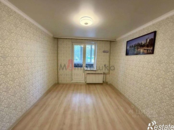 3-комн квартира ул Шаландина, 8,  д. 8