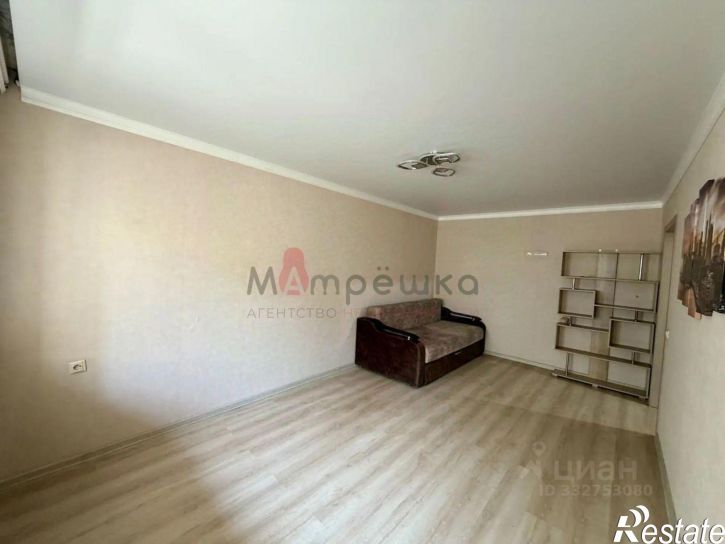 3-комн квартира ул Шаландина, 8,  д. 8
