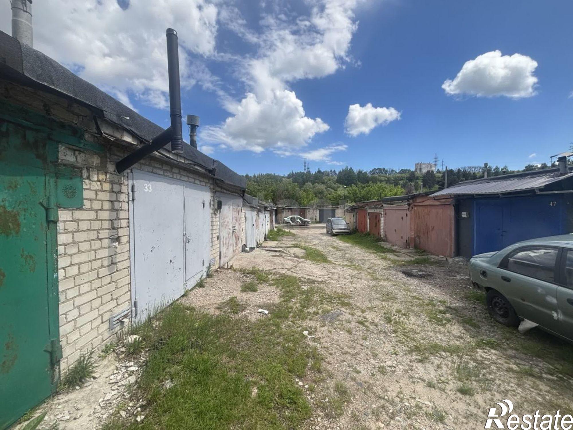 Купить гараж, место в паркинге за 300 014 рублей