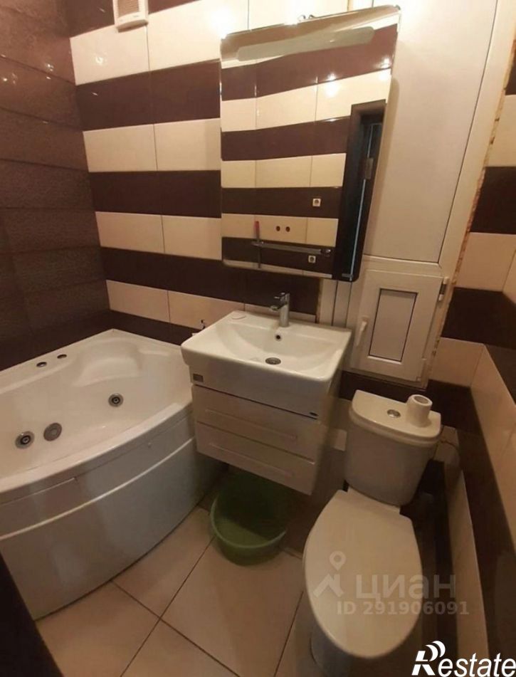 2-комн квартира улица Костюкова, 1,  д. 1