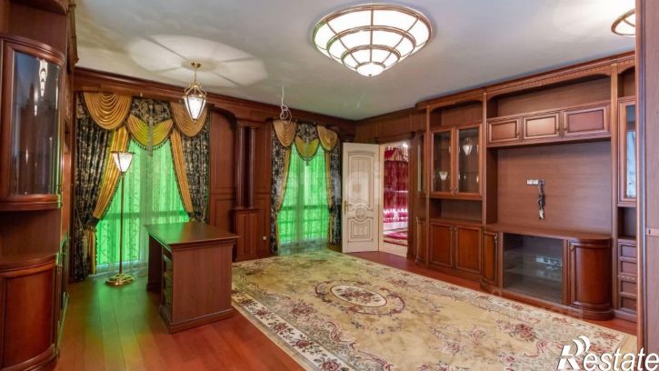 5-комн квартира улица Костюкова, 36Б,  д. 36Б