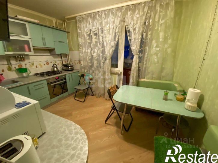 3-комн квартира улица Шаландина, 10,  д. 10