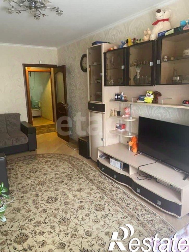 3-комн квартира улица Шаландина, 10,  д. 10