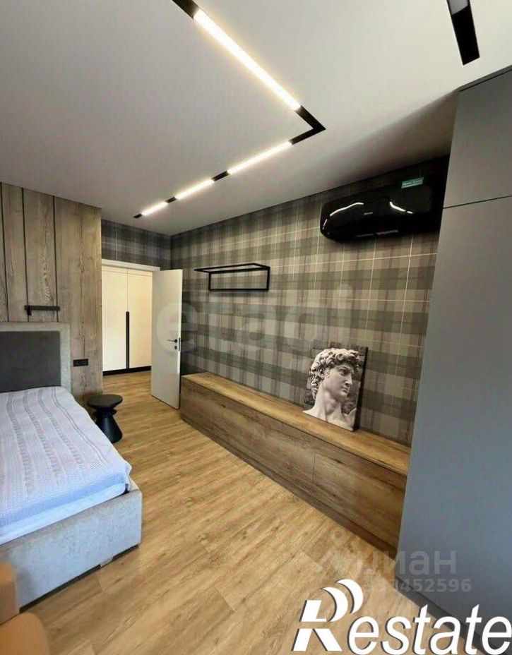 3-комн квартира улица Костюкова, 36В,  д. 36В