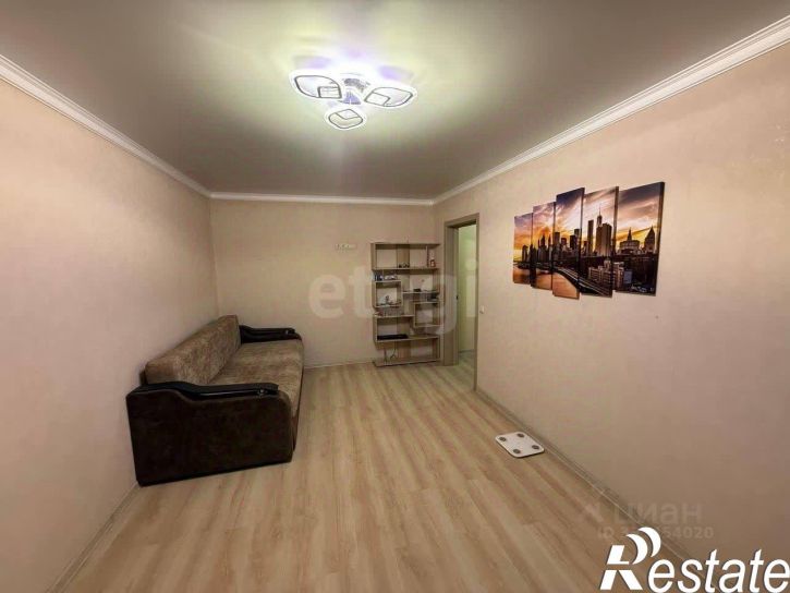 3-комн квартира улица Шаландина, 8,  д. 8