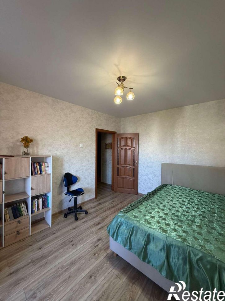 3-комн квартира Есенина улица, 12