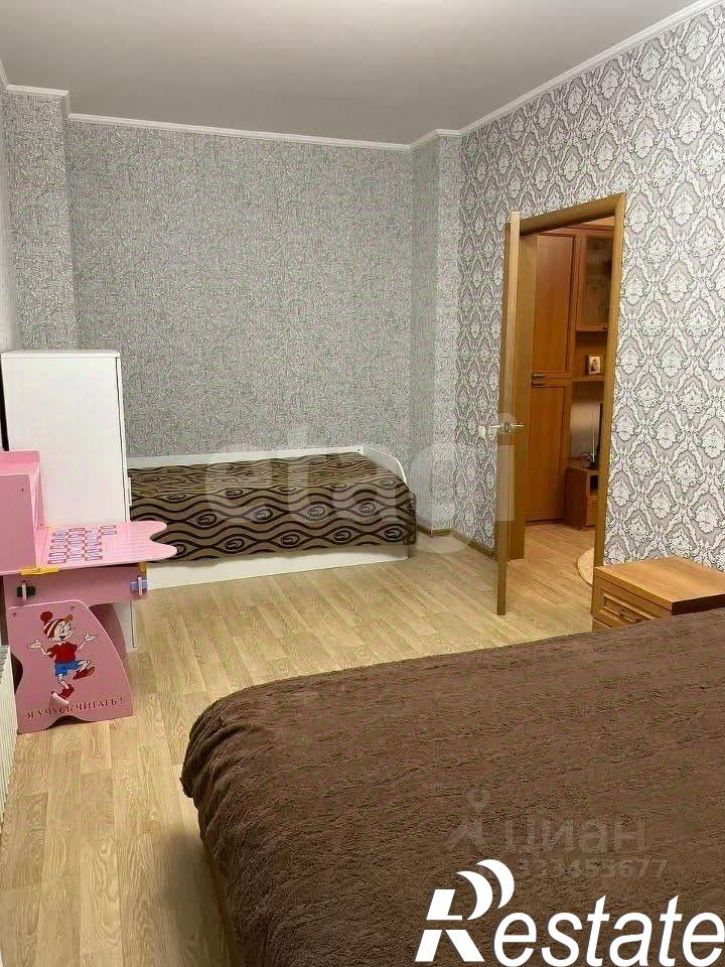 3-комн квартира улица Есенина, 8А,  д. 8А