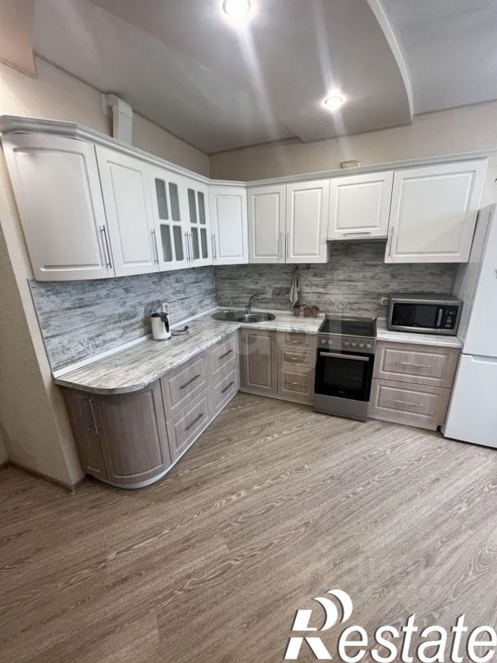 2-комн квартира улица Костюкова, 11В,  д. 11В