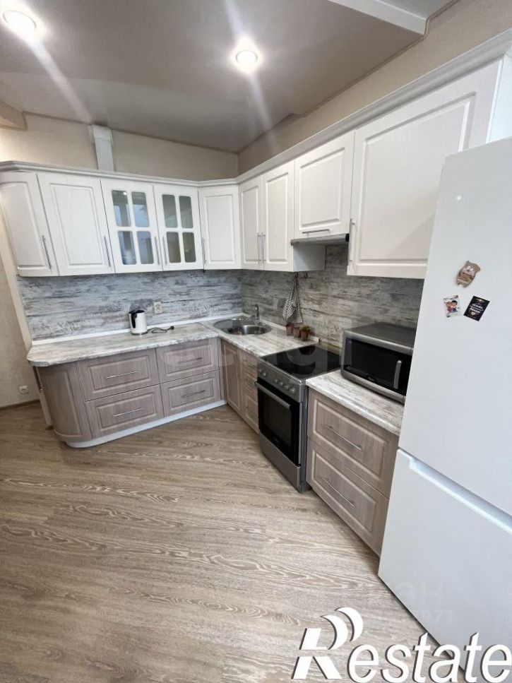 2-комн квартира улица Костюкова, 11В,  д. 11В