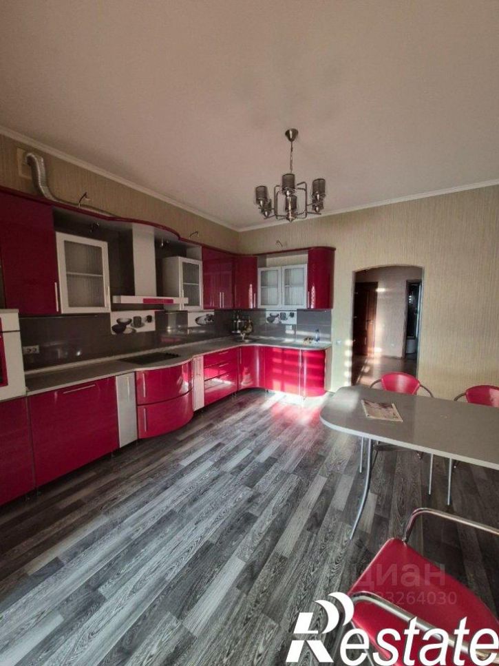 3-комн квартира улица Победы, 124,  д. 124