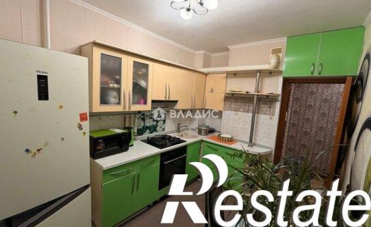 3-комн квартира улица 60 лет Октября, 8,  д. 8