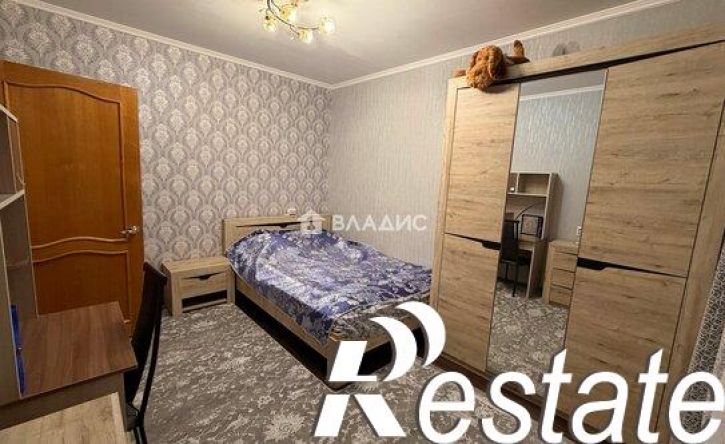 3-комн квартира улица 60 лет Октября, 8,  д. 8