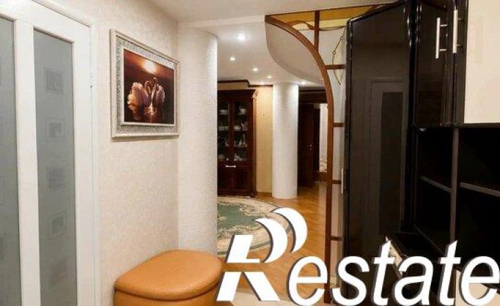 4-комн квартира улица Чехова, 32,  д. 32