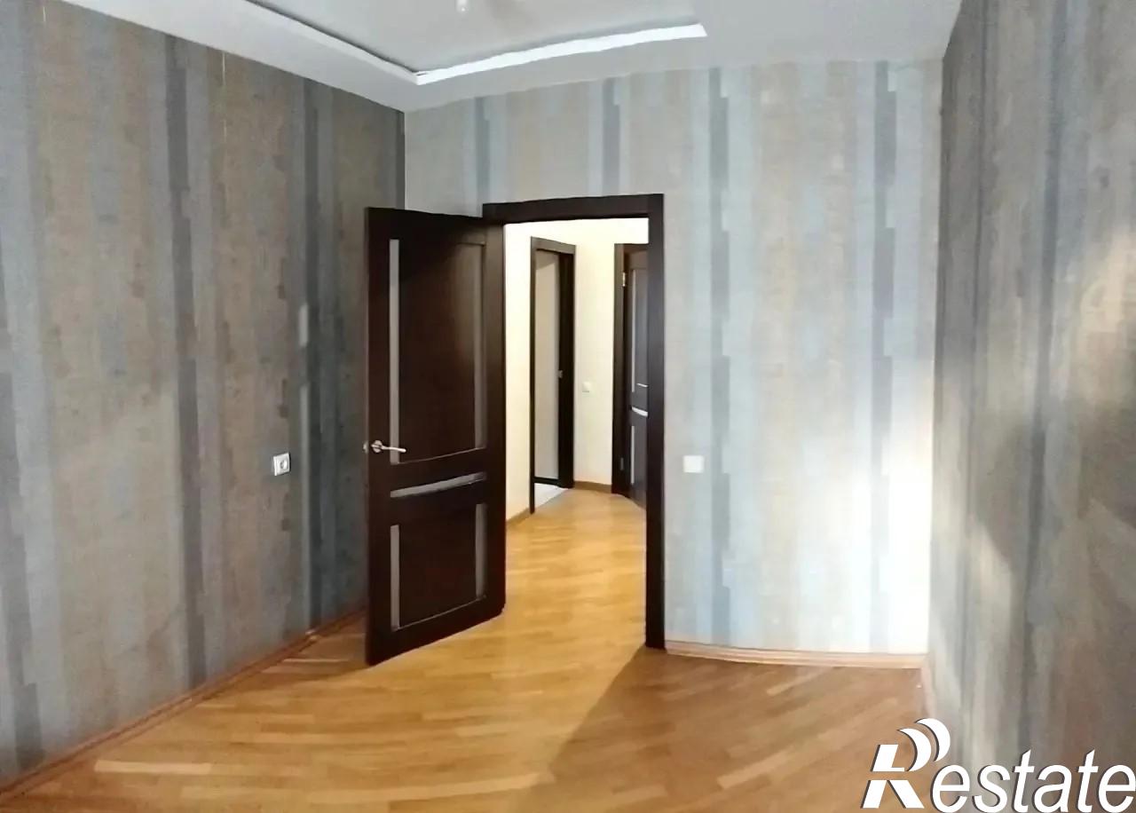Купить квартиру за 8 000 000 рублей на Есенина улица, 16Б