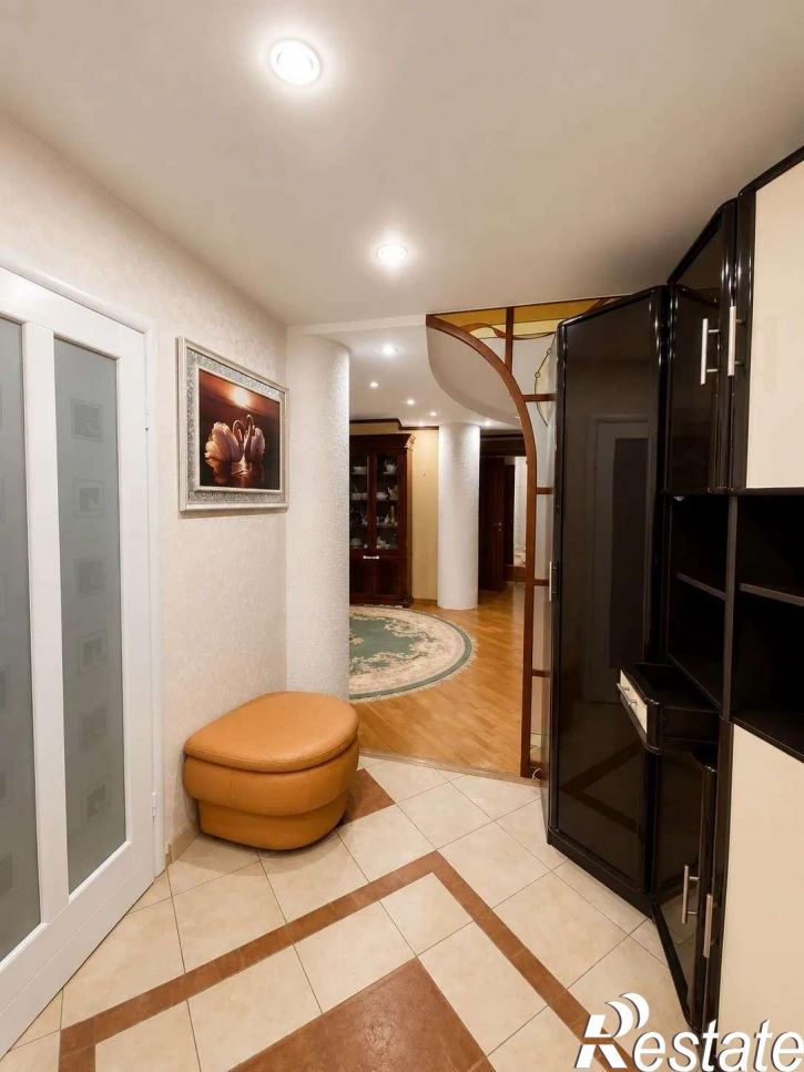 4-комн квартира Чехова улица, 32