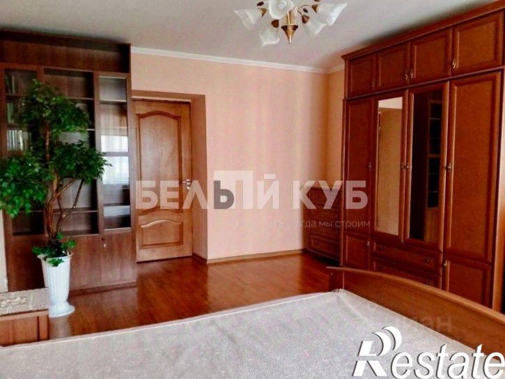 4-комн квартира улица Белгородского Полка, 50,  д. 50