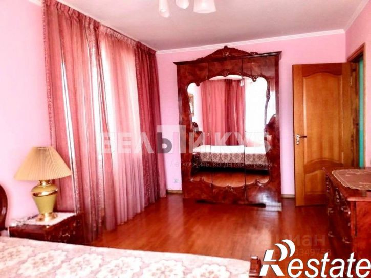 4-комн квартира улица Белгородского Полка, 50,  д. 50