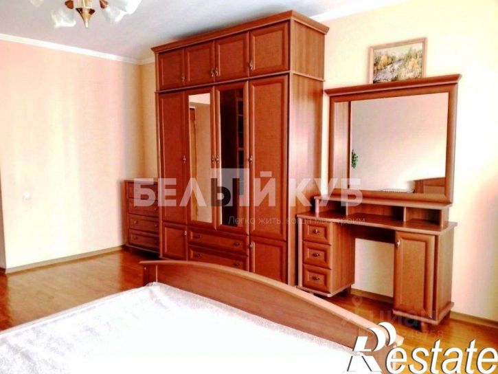 4-комн квартира улица Белгородского Полка, 50,  д. 50