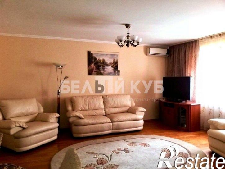 4-комн квартира улица Белгородского Полка, 50,  д. 50