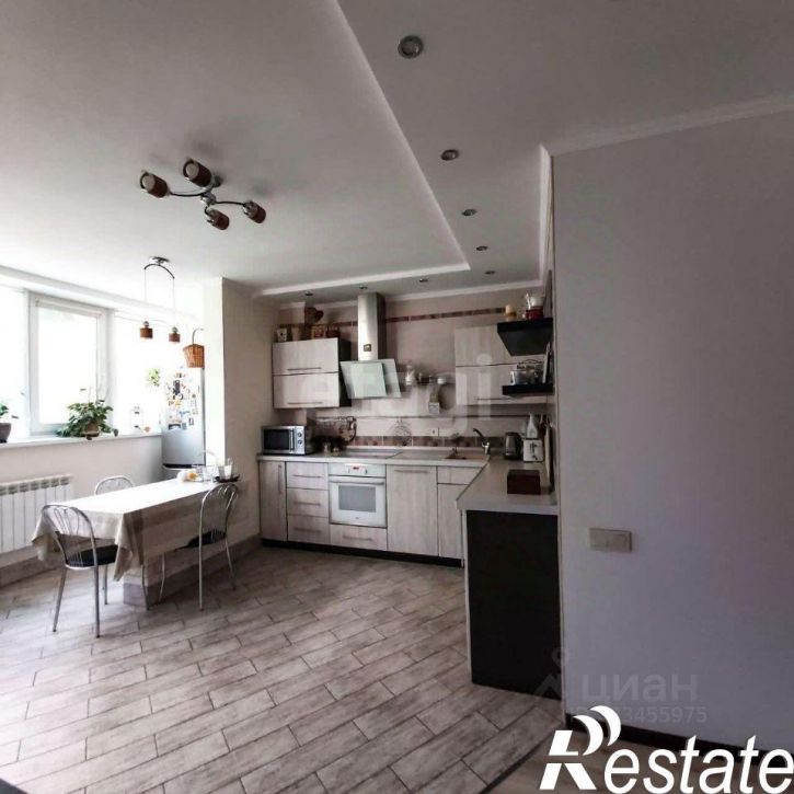 2-комн квартира улица Костюкова, 11В,  д. 11В