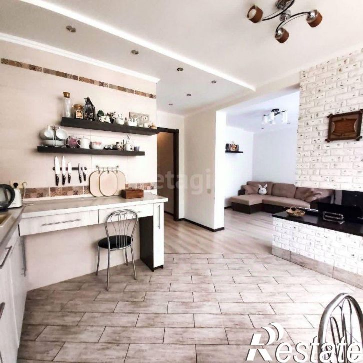 2-комн квартира улица Костюкова, 11В,  д. 11В