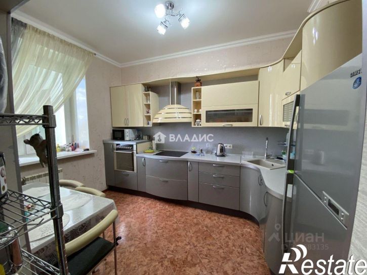 3-комн квартира улица Костюкова, 36А,  д. 36А