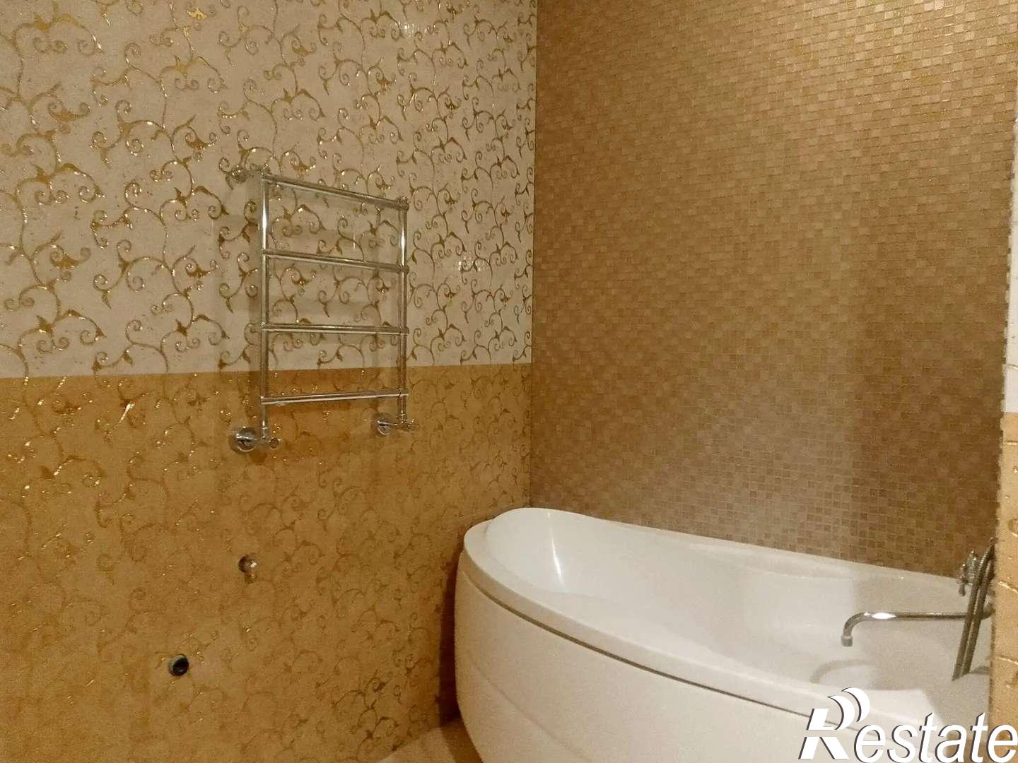 Купить квартиру за 9 700 000 рублей на Свято-Троицкий бульвар, 15