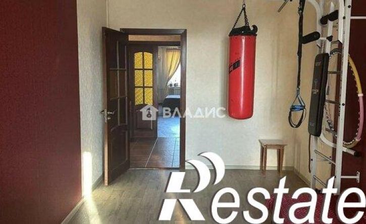 2-комн квартира улица Есенина, 20В,  д. 20В
