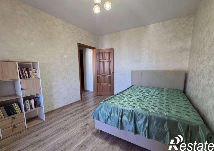 3-комн квартира Есенина улица, 12
