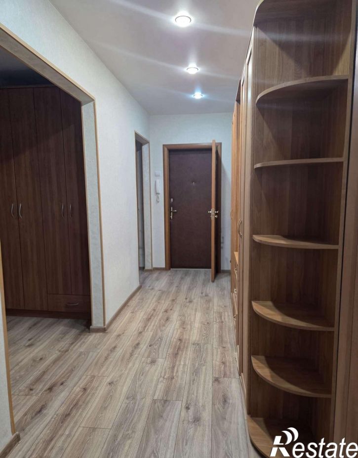 3-комн квартира Есенина улица, 12