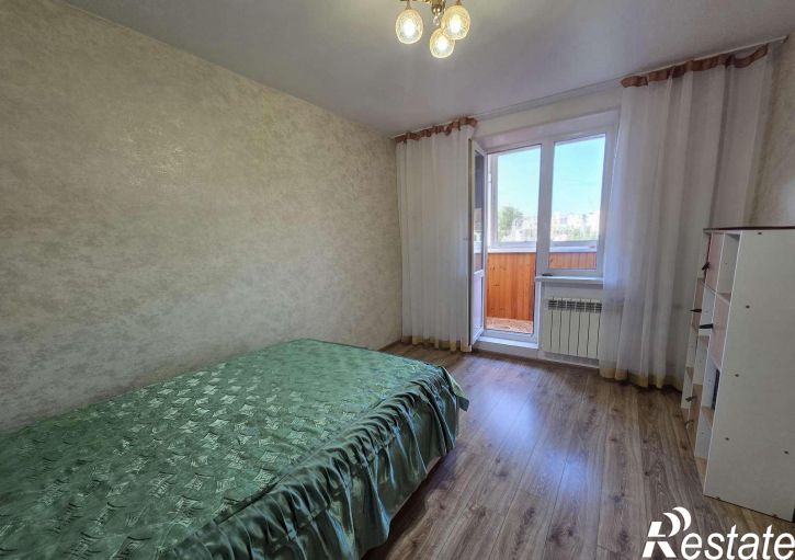 3-комн квартира Есенина улица, 12