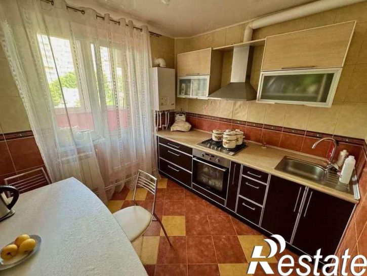 3-комн квартира Есенина улица, 44А