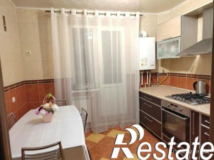 3-комн квартира Есенина улица, 44А