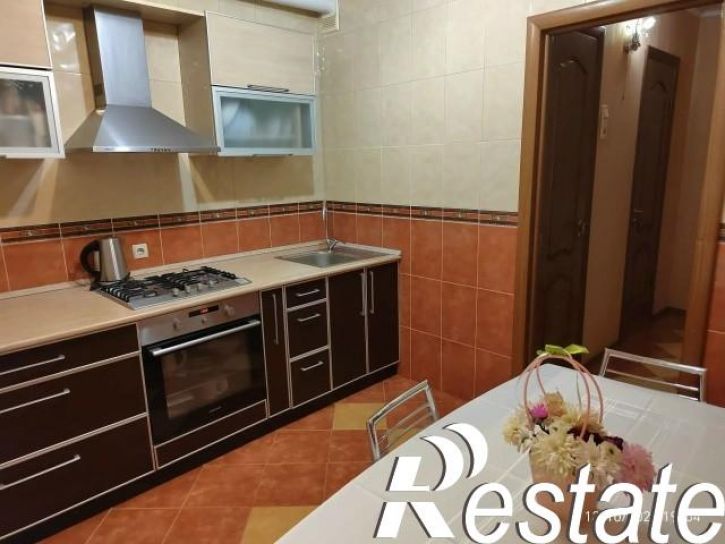 3-комн квартира Есенина улица, 44А