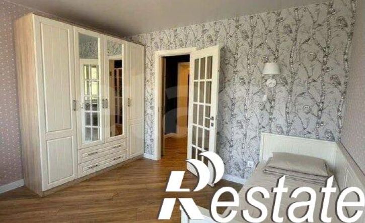 3-комн квартира улица Попова, 100,  д. 100