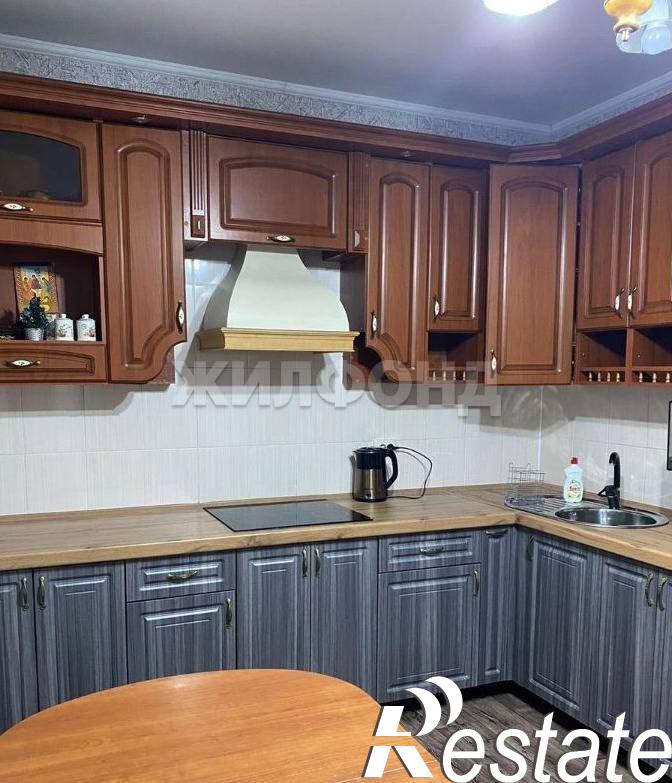 Купить квартиру за 10 800 000 рублей на Есенина ул., д.8а