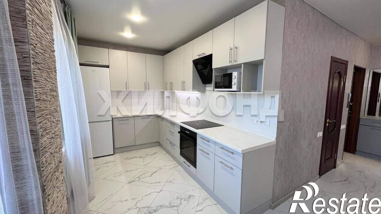 Купить квартиру за 13 500 000 рублей на Есенина ул., д.8